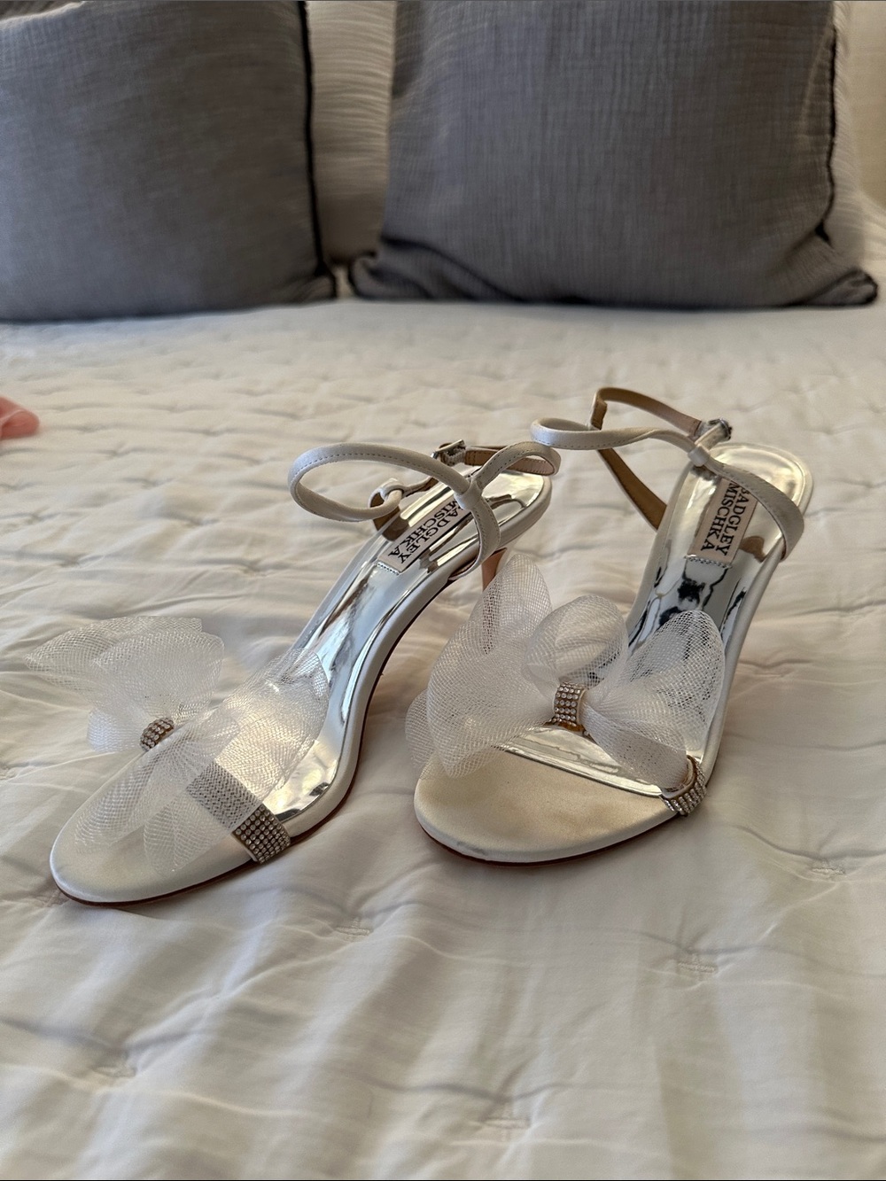 Badgley Mischka Ivory Satin Tulle Bow Evening Sandals